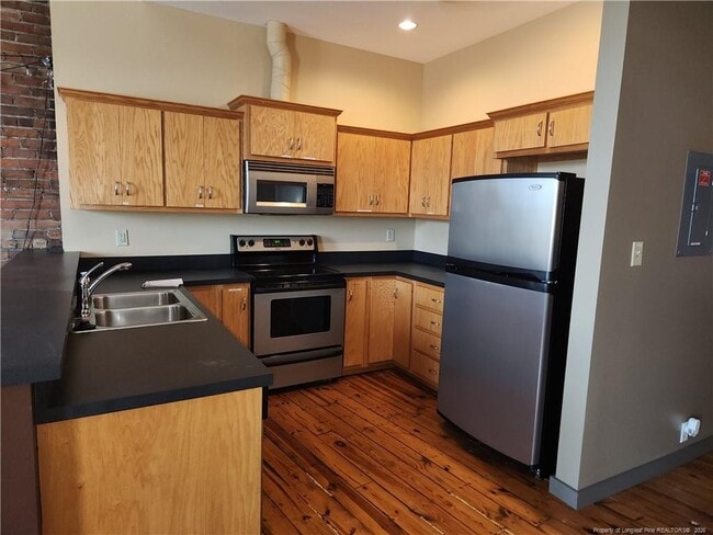 Photo - 129-207 Franklin St