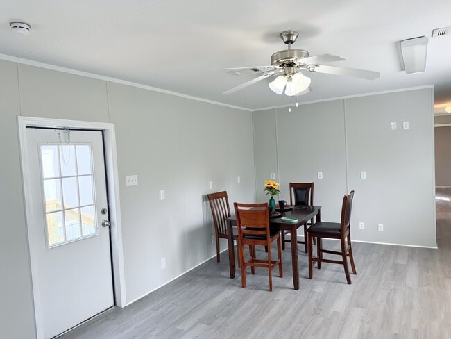 Photo - 110 N Michigan St