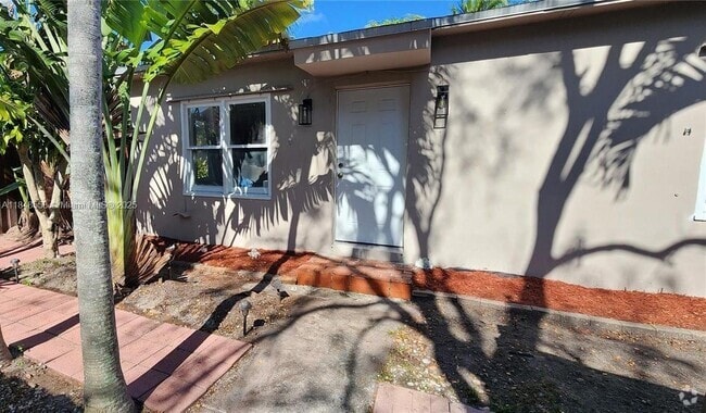 Building Photo - 1221 N 58th Ave Unit C Rental