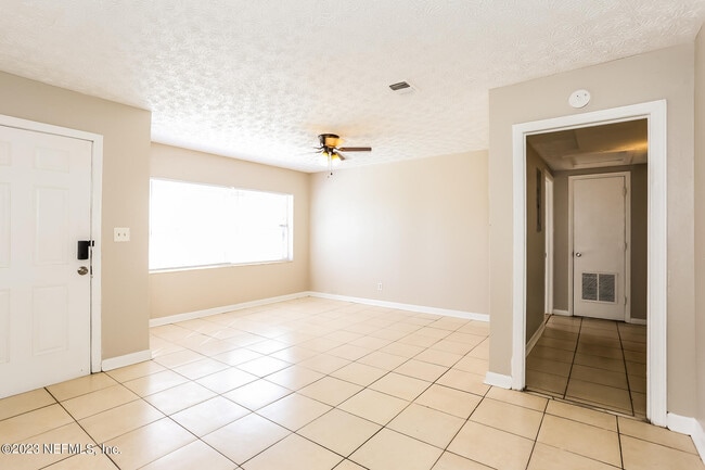 Photo - 1411 Palmdale St