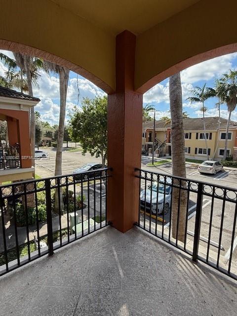 Photo - 985 NE 33rd Terrace Unidad 204