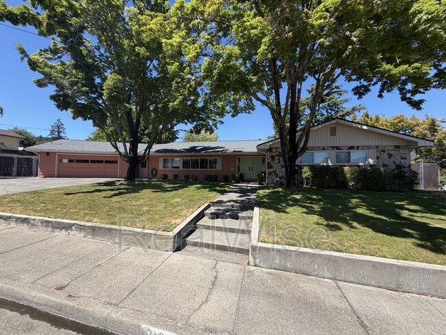 Building Photo - 710 NW Midland Ave