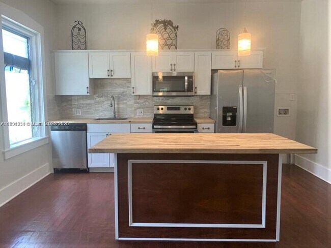 Photo - 371 NW 3rd St Unidad L