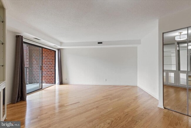 Building Photo - 2100 Langston Blvd. Unit 431