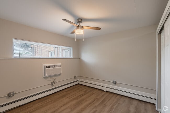 Studio - 500SF - Bedroom - Walnut Manor Apartments