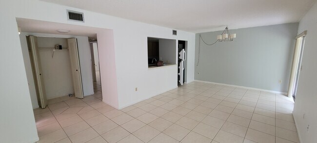 180 Magnolia Woods Ct Unit 9C
