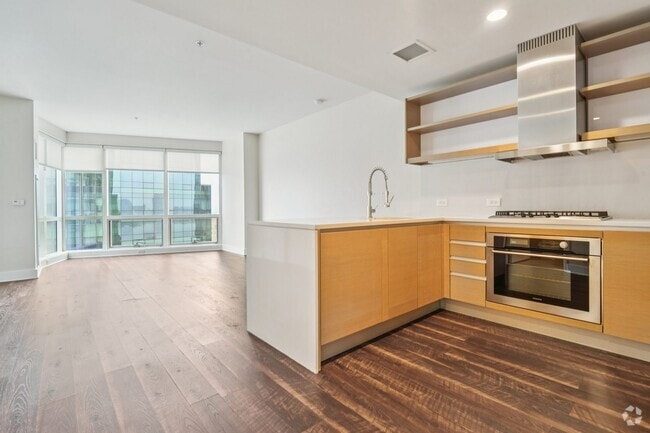 Building Photo - 77 Hudson St Rental