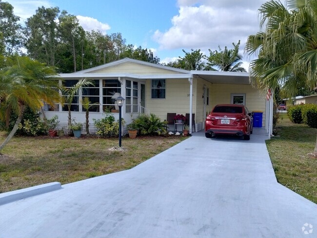 Building Photo - 2578 SW Thunderbird Trail Rental