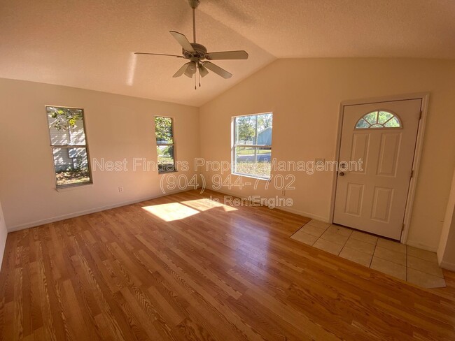 Photo - 908 Helen St
