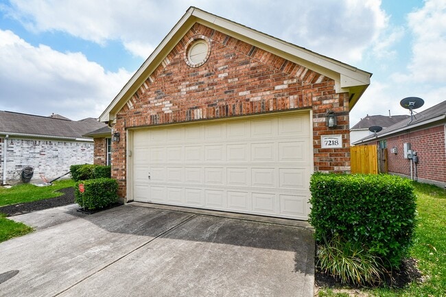 Building Photo - 7218 Fox Hall Ln