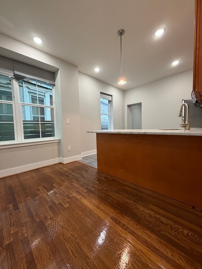 Photo - ??? NEWLY RENOVATED 3 BEDROOMS & 2.5 BATH HOUSE LOCATED IN HADDINGTON