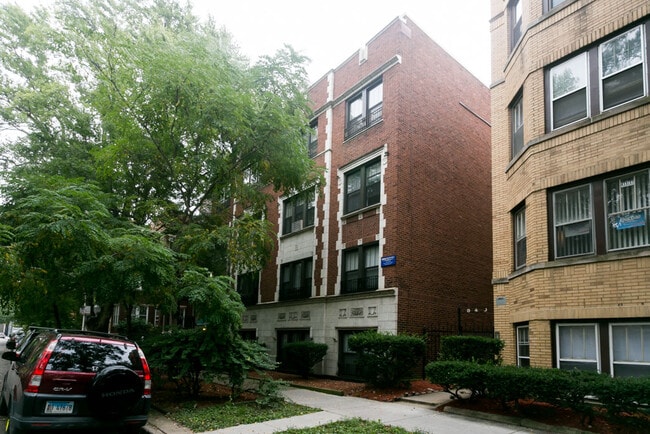 Building Photo - 823 W Wolfram St