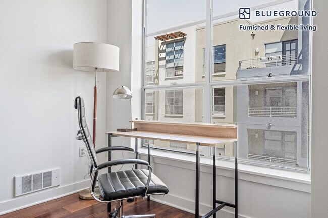 355 Berry St Unit SI FL4-ID826