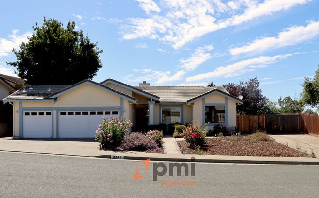 Building Photo - Well-Maintained 4-Bedroom Home in Prime Va...