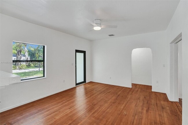 Photo - 360 NE 86th St