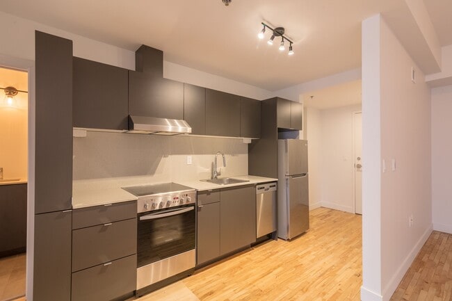 Photo - 4350 Av. de l'Hôtel-de-Ville Unit 301