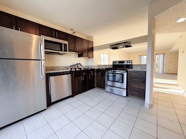 Photo - 150 N Beacon St Unidad B3