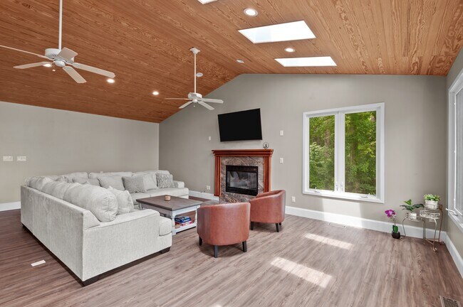 Photo - 104 Balboa Ct