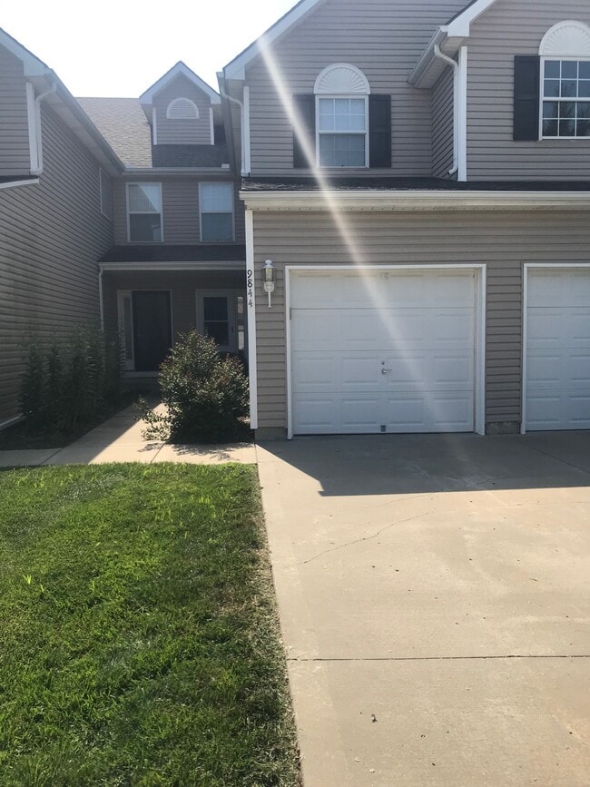 Photo - 9844 N Lewis Ave