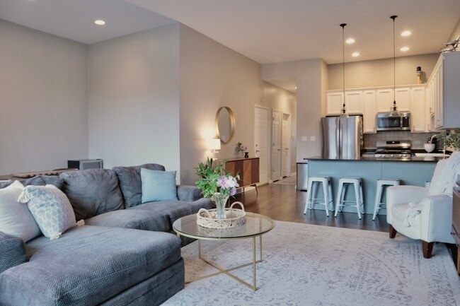 Photo - 1140 N Milwaukee Ave