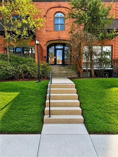 Photo - 5922 Howe St
