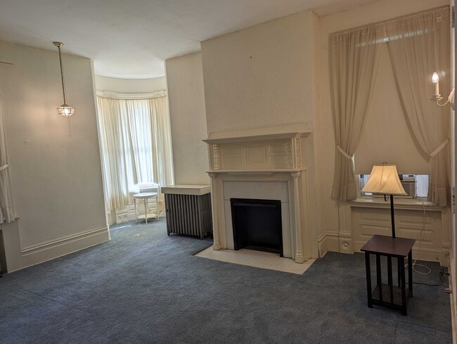 Building Photo - 402 N Main St Unit Apt #1