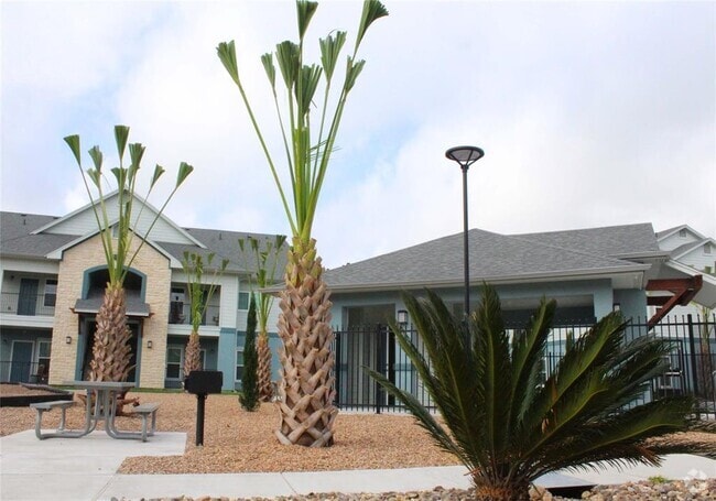 Building Photo - 711 Glenoak Dr Unit 100 Rental