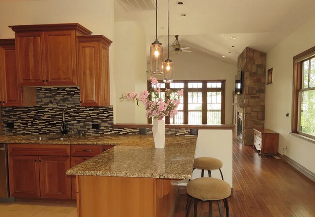 Photo - Mountain Sunset Views: Lovely Four-Bedroom House in Skyridge