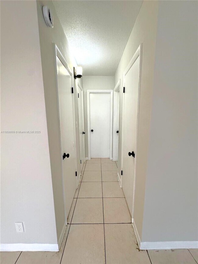 Photo - 325 NW 15th St Apartamento Unidad 8