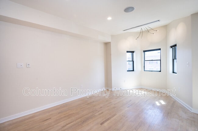 Photo - 811 T St NW