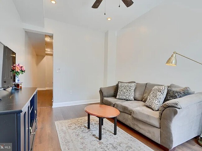 Photo - 2242 E Fairmount Ave Townhome