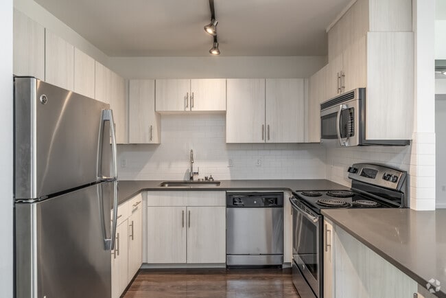 1BR, 1BA - 702SF - Kitchen