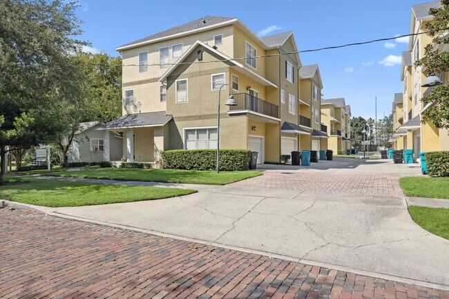 Photo - 11 W Harding St