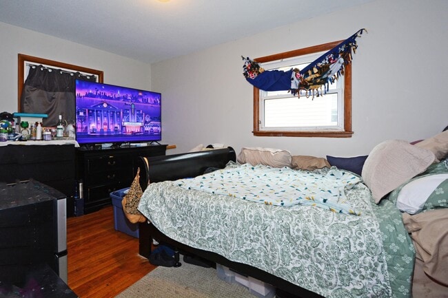 Photo - 214 42nd Ave NE
