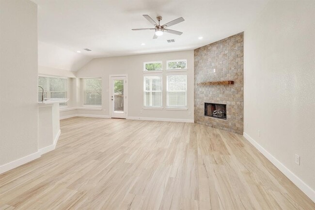 Photo - 19509 Brue St