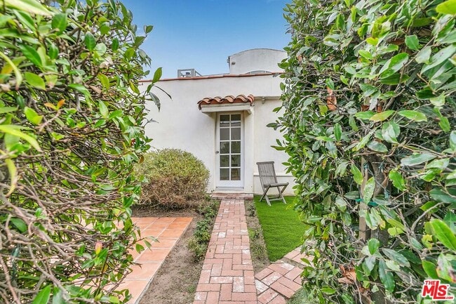 Photo - 746 Ashland Ave Unidad GH