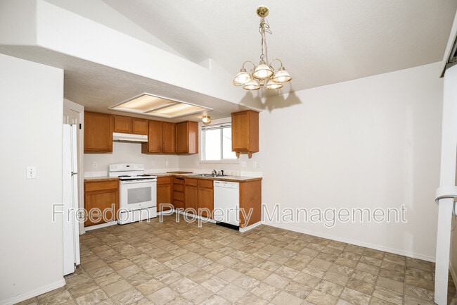 Photo - 2135 S Crimson Rose Way