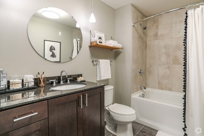 Chatum: 1 habitación/1 baño - Cuarto de baño con lavandería - CityWay