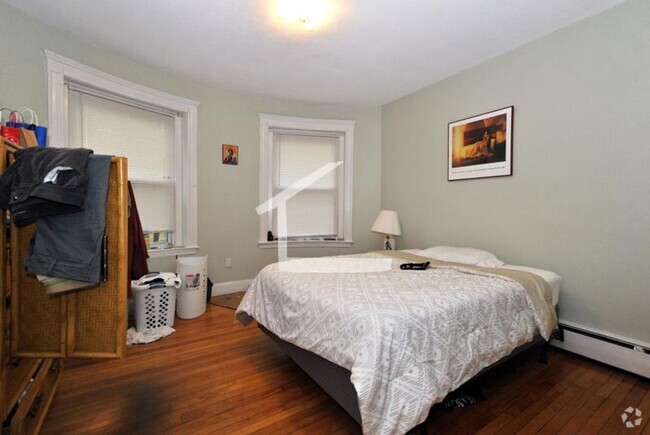 Building Photo - Nice 2 bed in Brookline Rental