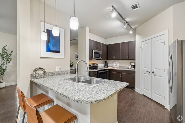2BR, 2BA - 1,211SF - Kitchen - Estates at Bee Cave