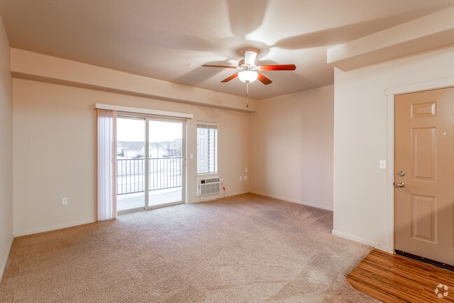3BR, 2BA - 1,143 SF