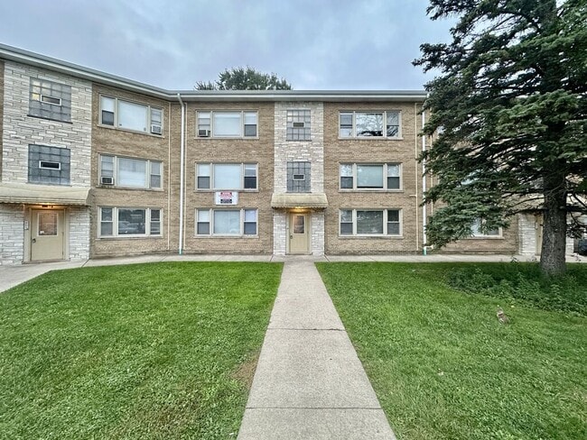 Building Photo - 7628 N Milwaukee Ave Unit M02H
