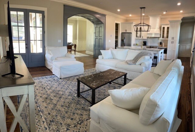 Dining area and kitchen bar