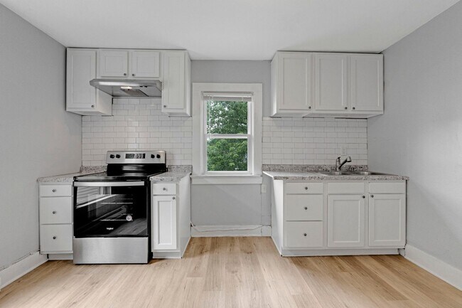 Building Photo - 833 Edgewater Ave Unit Apartment 3