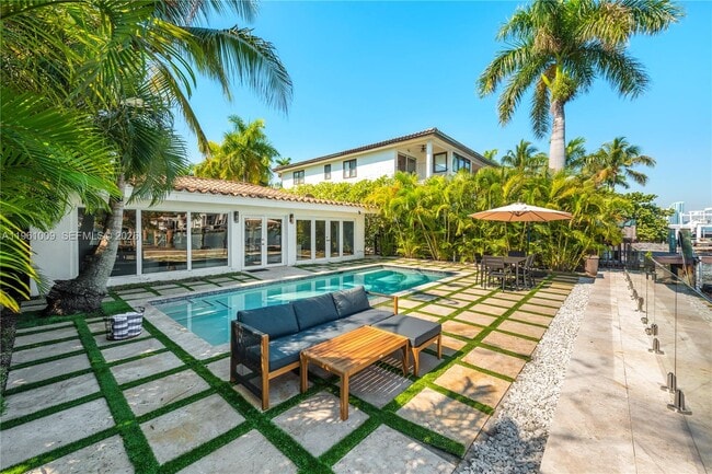 Photo - 253 N Coconut Ln