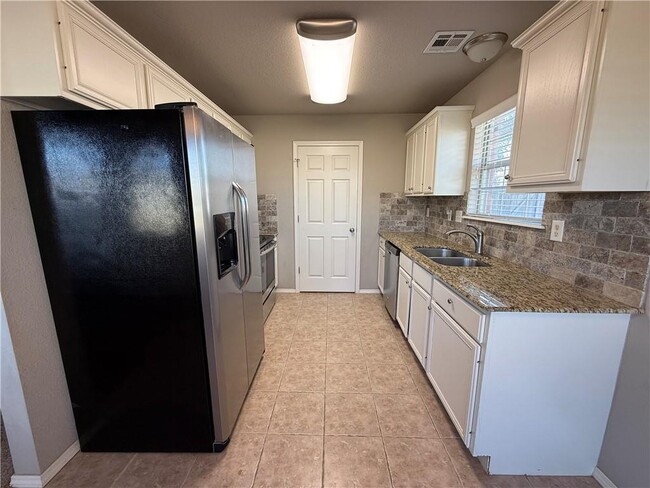 Photo - 950 Honeysuckle Dr