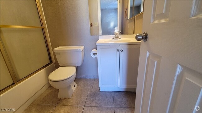 Building Photo - 1209 N Buffalo Dr Unit 102 Rental