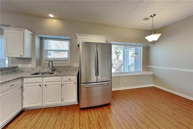 Photo - 390 Greenmont Cir