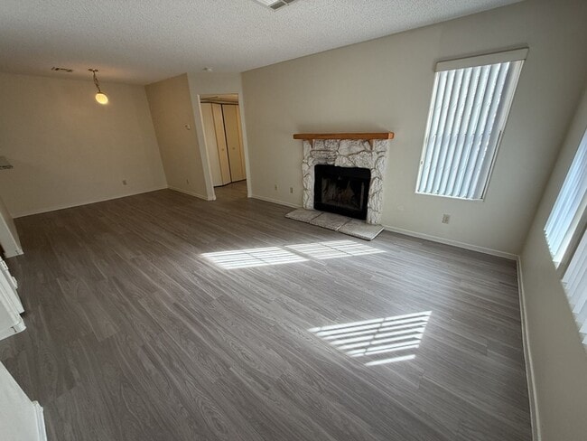 Photo - BEAUTIFUL CORNER UNIT CONDO!