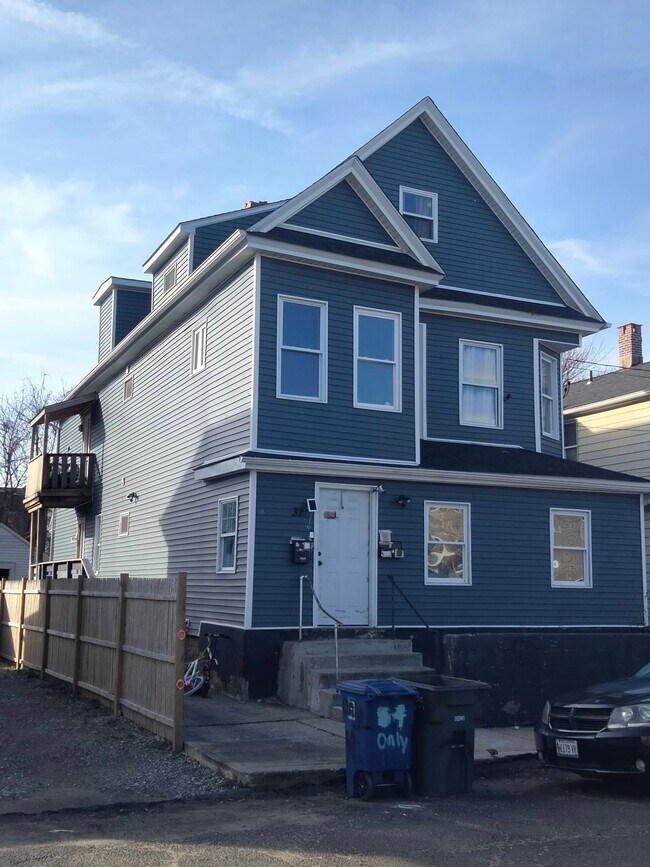 32 Wilmot Pl Condo Unit 1 Condo for Rent in Bridgeport, CT